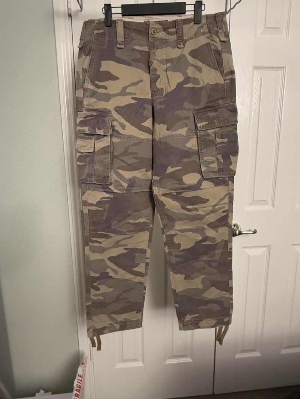 Abercrombie & Fitch Men's Taupe Camo Cargo Pants - Picture 3 of 7